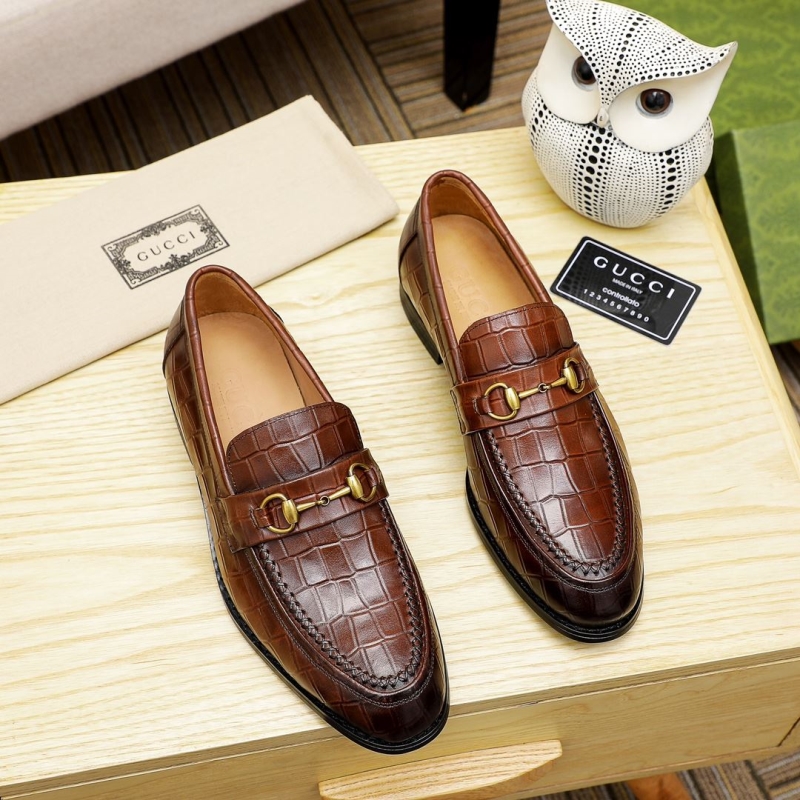 G*u*i leather shoes